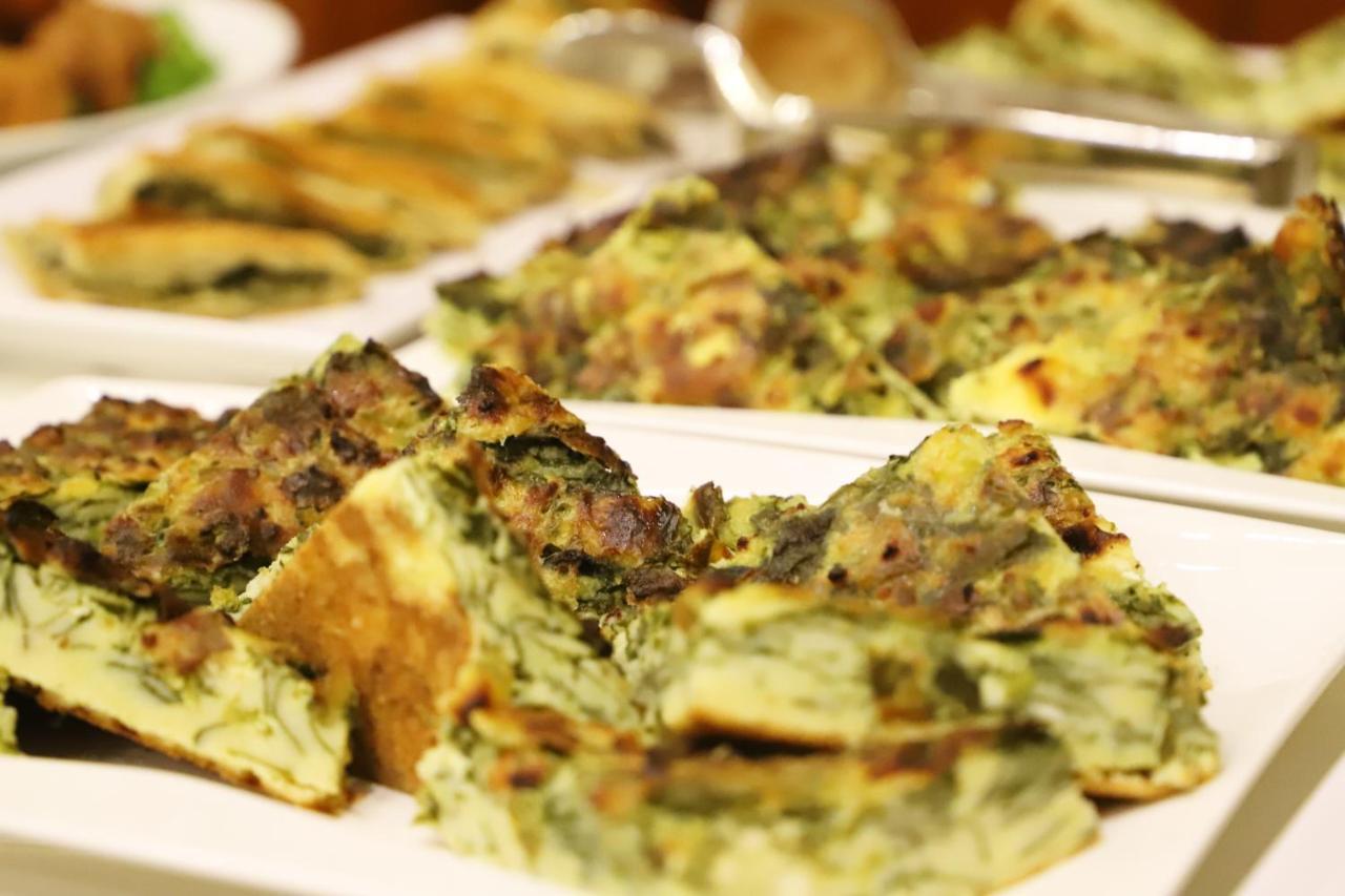 Hotel Colombo Berat Buitenkant foto Spinach pie