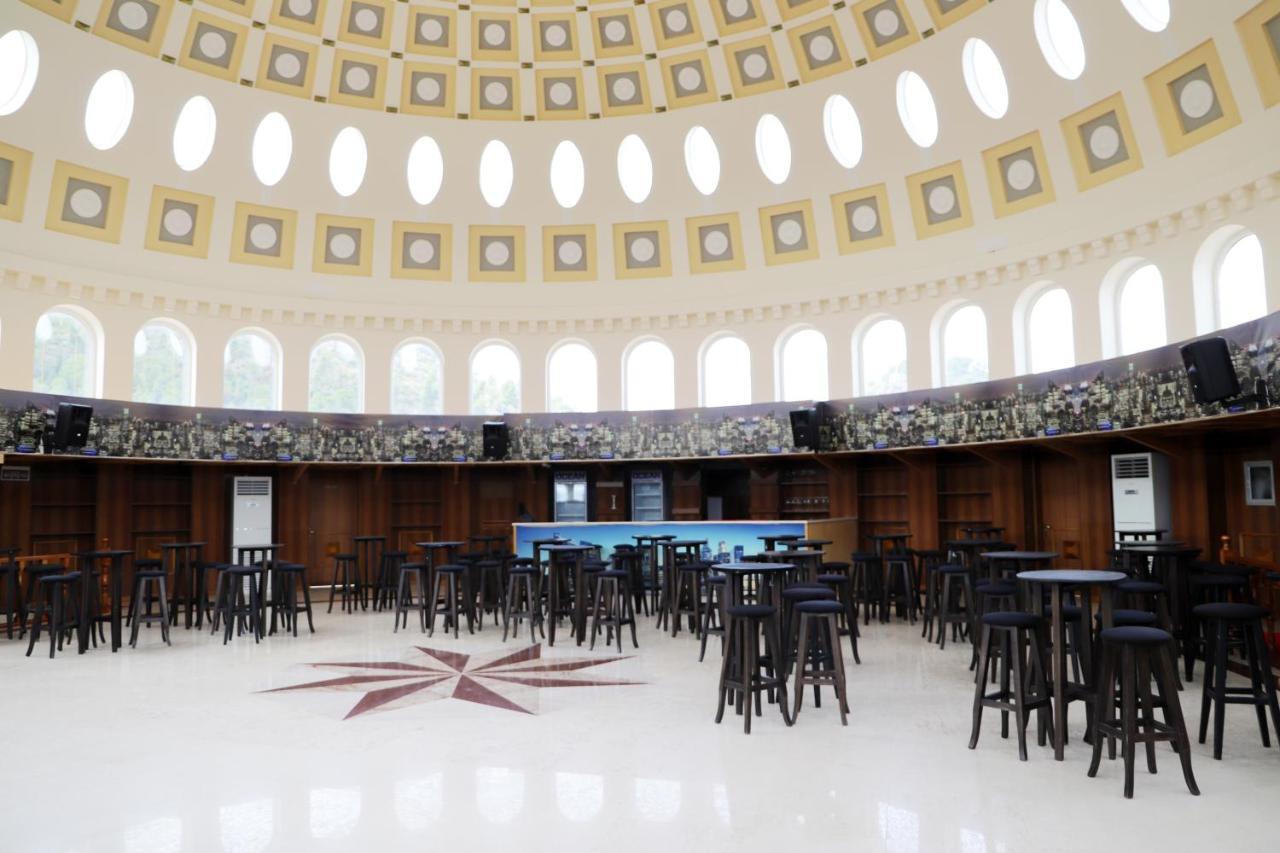 Hotel Colombo Berat Buitenkant foto The interior of the rotunda