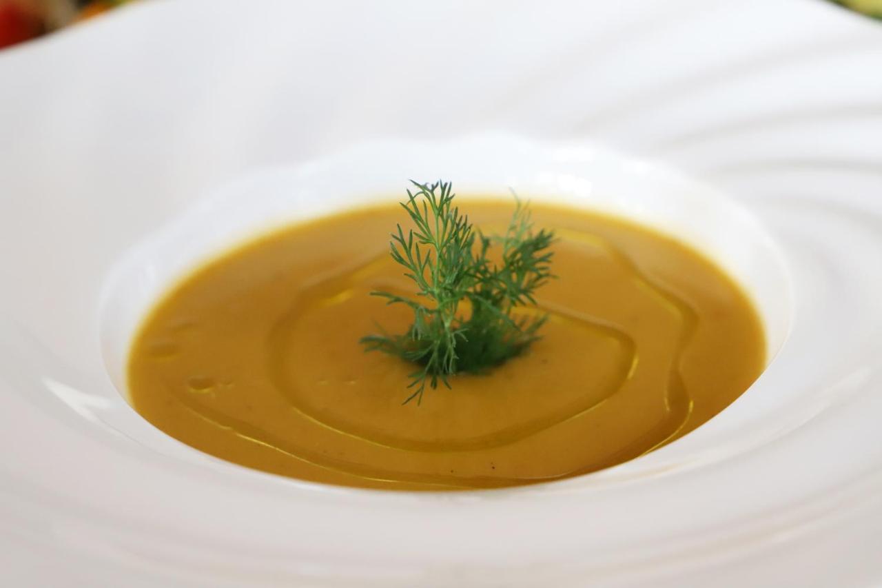Hotel Colombo Berat Buitenkant foto Carrot soup