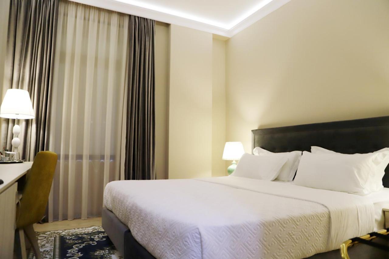 Hotel Colombo Berat Buitenkant foto