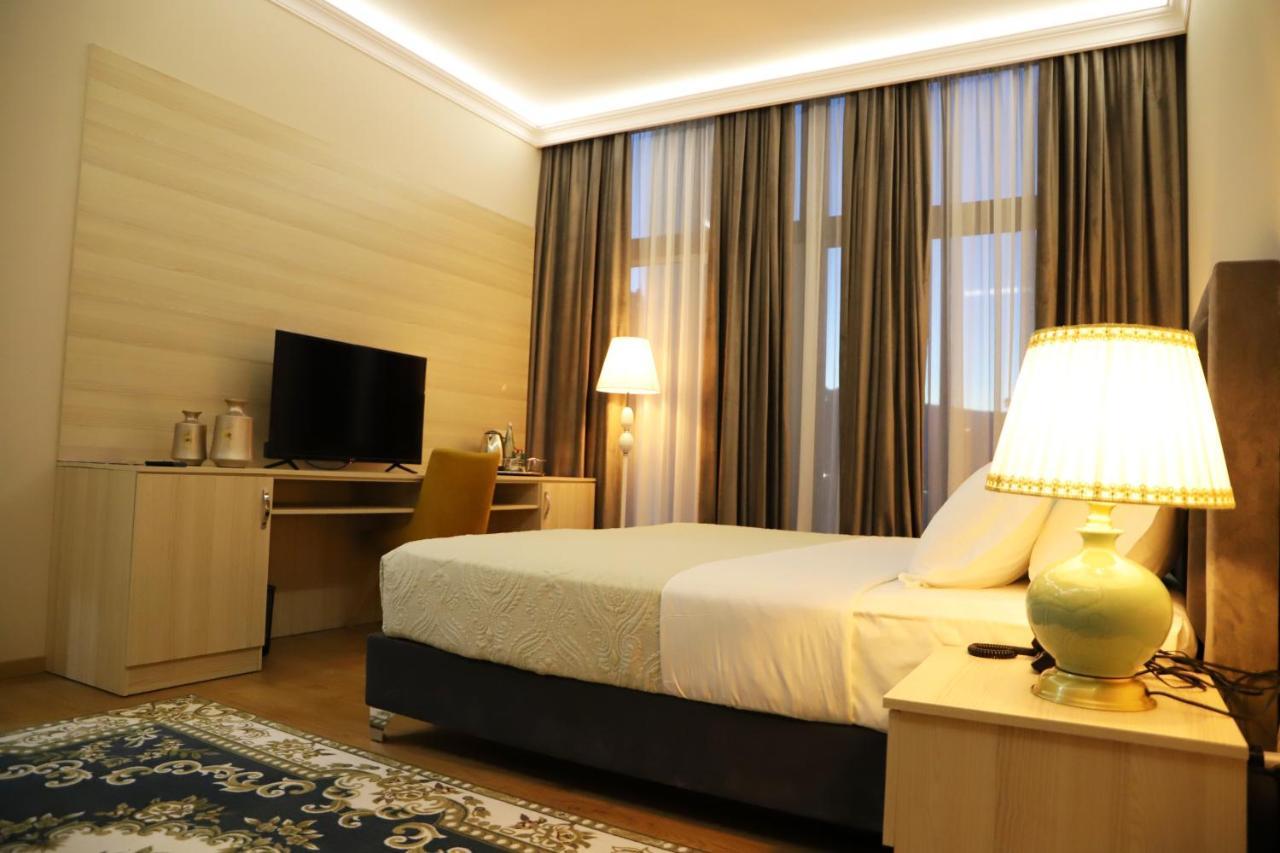 Hotel Colombo Berat Buitenkant foto