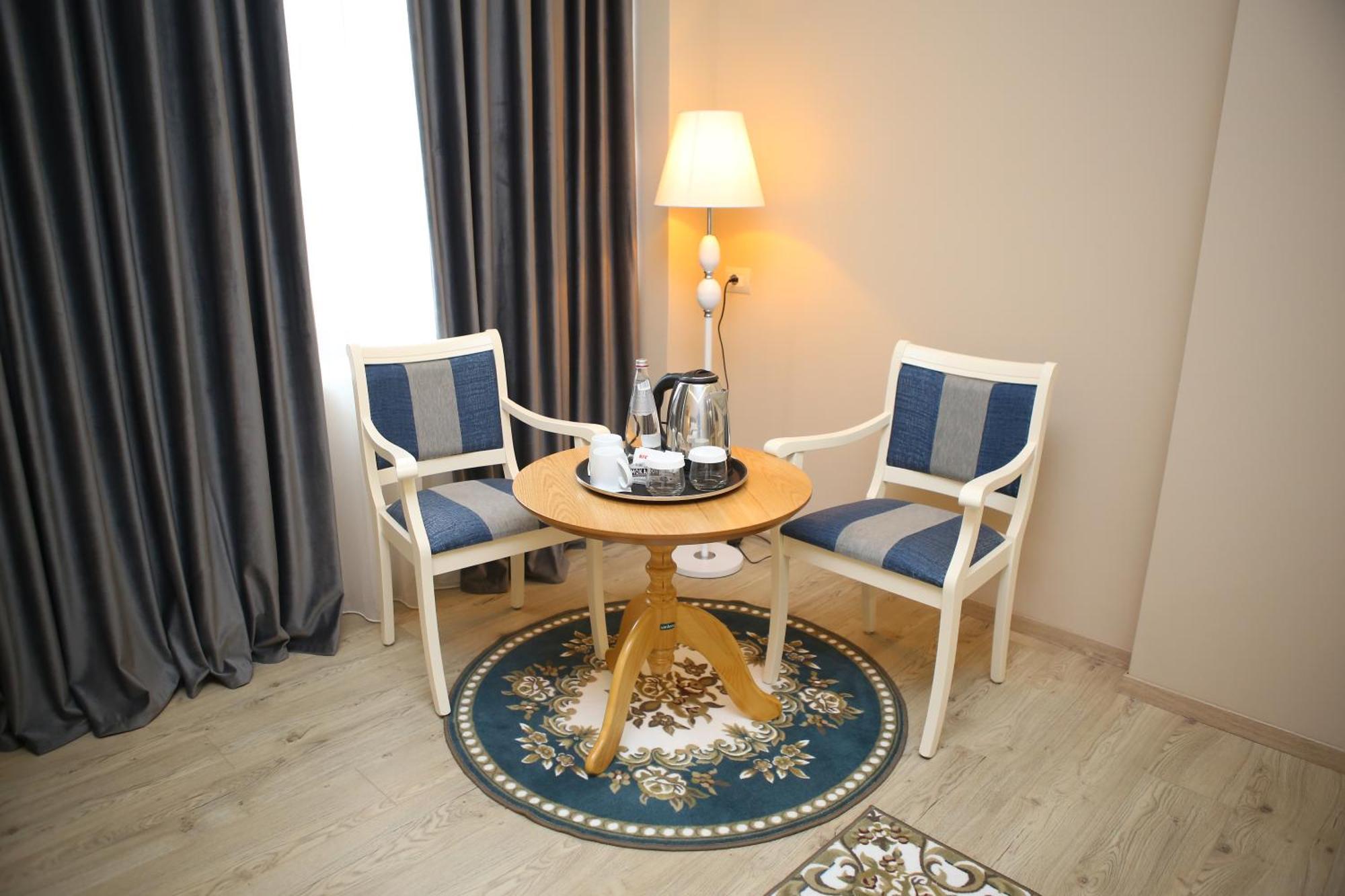 Hotel Colombo Berat Kamer foto A room at the hotel