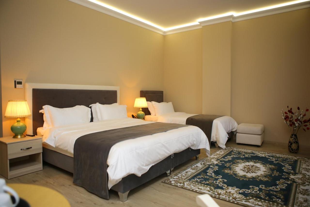 Hotel Colombo Berat Buitenkant foto
