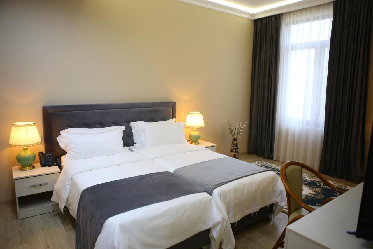 Hotel Colombo Berat Buitenkant foto A room at the hotel