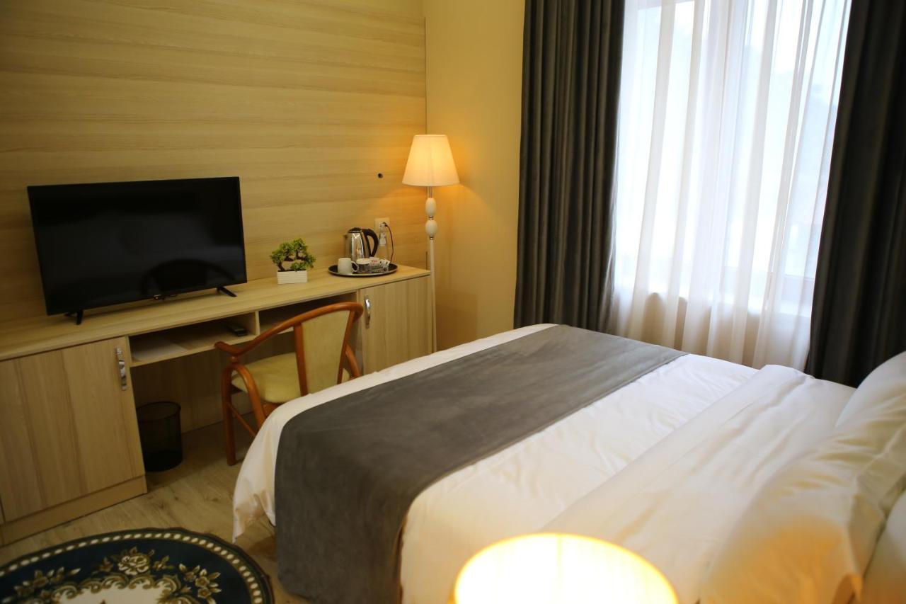 Hotel Colombo Berat Buitenkant foto A room at the hotel