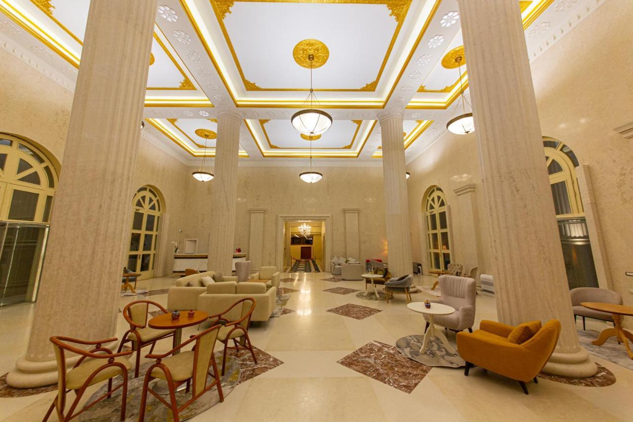 Hotel Colombo Berat Buitenkant foto The lobby of the hotel